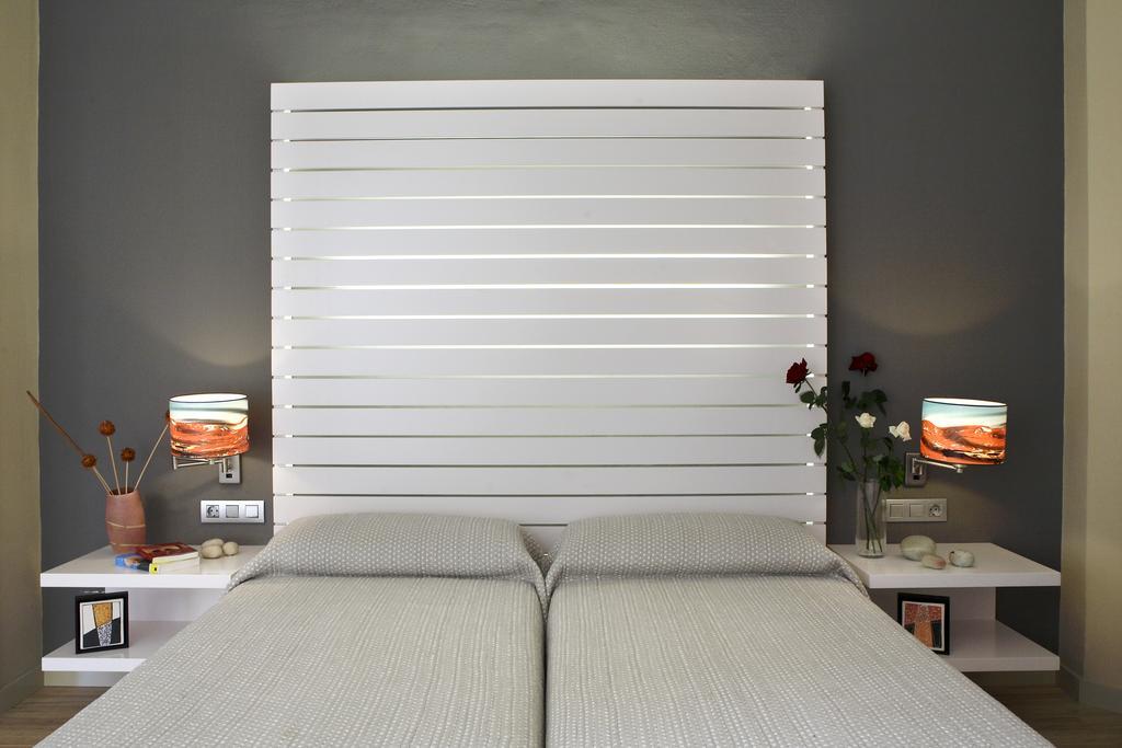Hotel Mar De Tasmania - Auto Check-In La Bisbal d'Emporda Δωμάτιο φωτογραφία